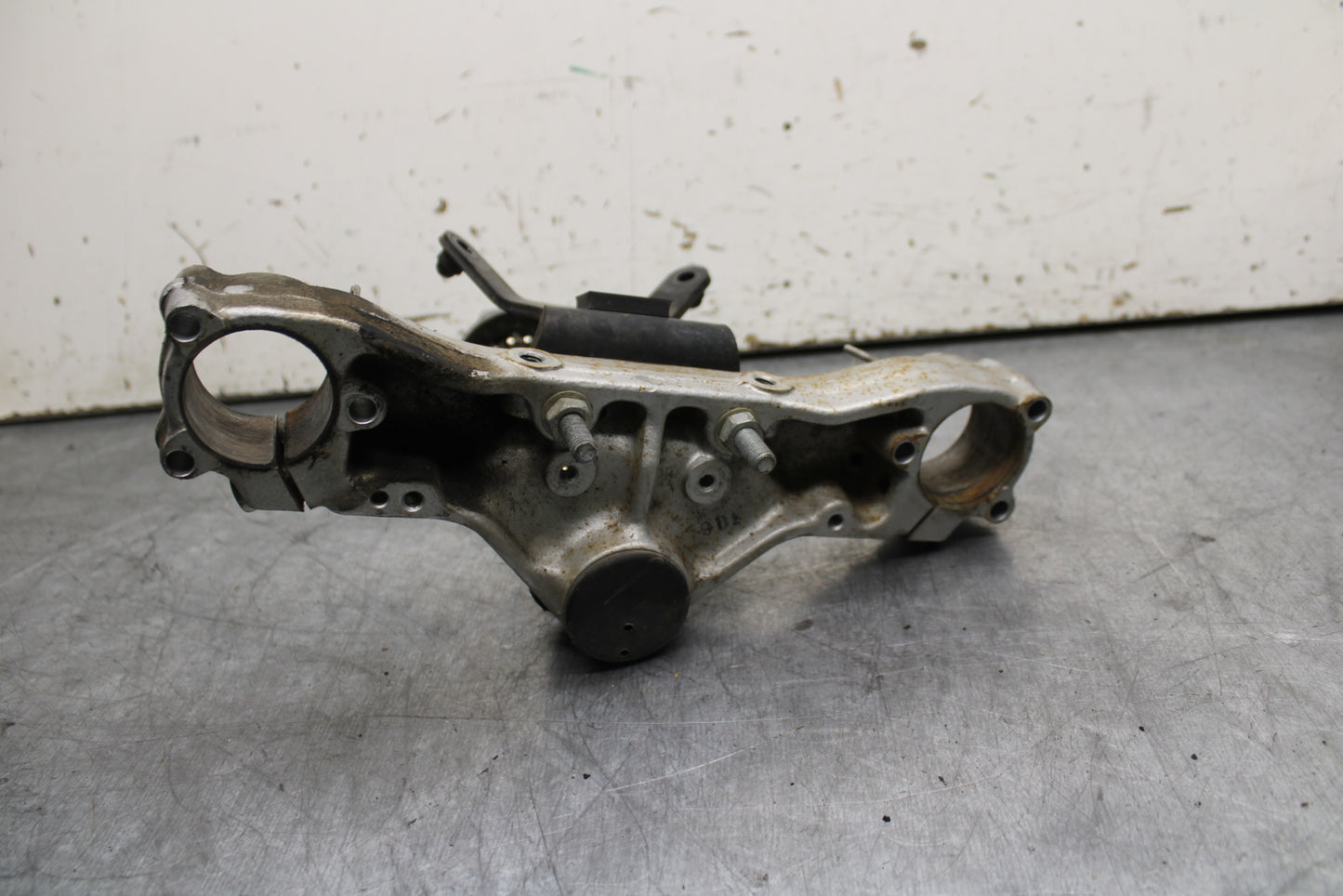 99-00 YAMAHA V STAR 1100 FRONT FORKS CLAMP LOWER TRIPLE TREE STEM BB711