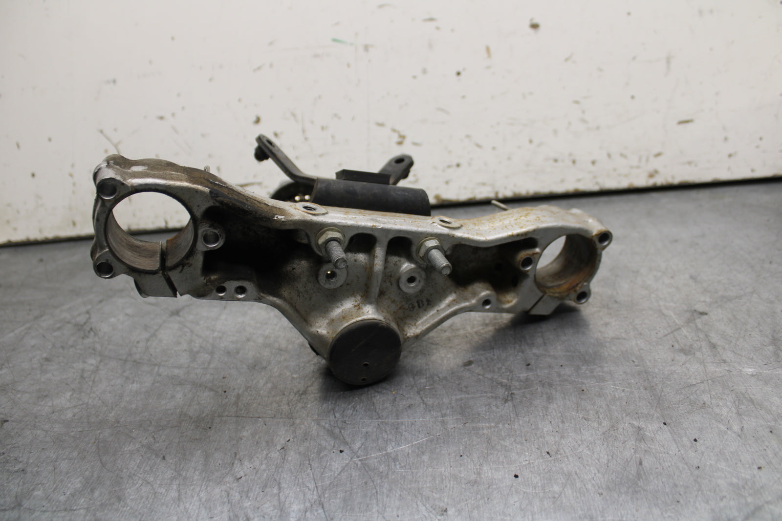 99-00 YAMAHA V STAR 1100 FRONT FORKS CLAMP LOWER TRIPLE TREE STEM BB711