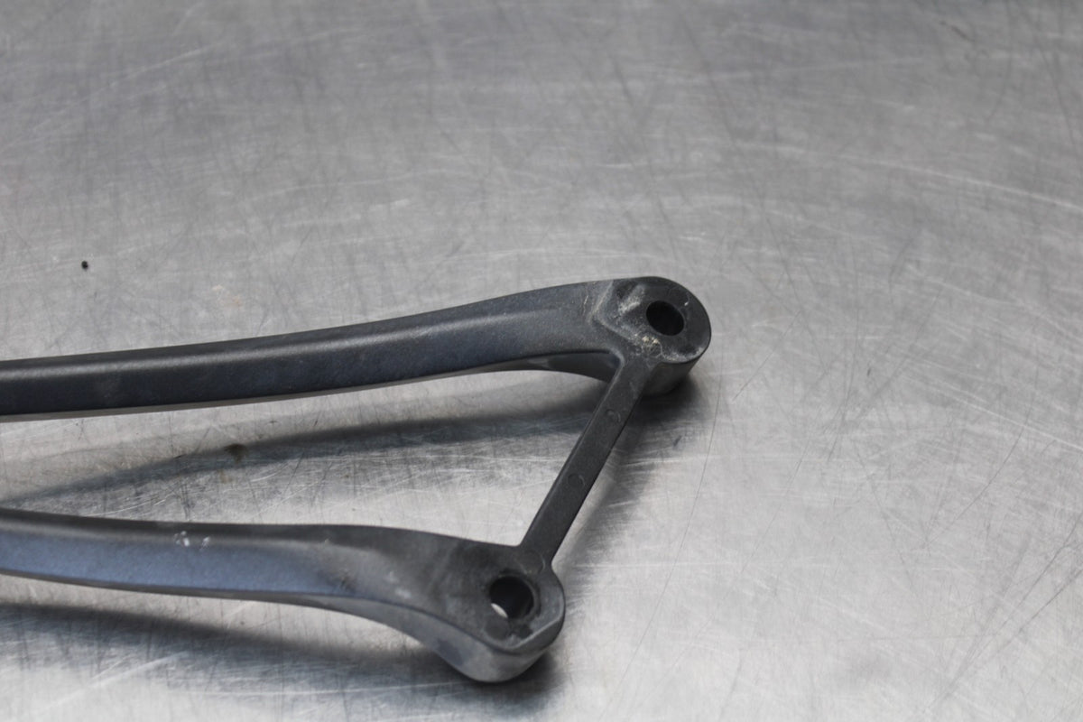 13-18 KAWASAKI NINJA ZX6R RIGHT REAR BACK PASSENGER PEG MOUNT BB908