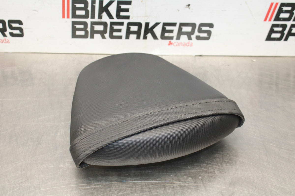 11-24 SUZUKI GSXR750 REAR BACK PASSENGER TANDEM SEAT PAD SADDLE PILLION BB630
