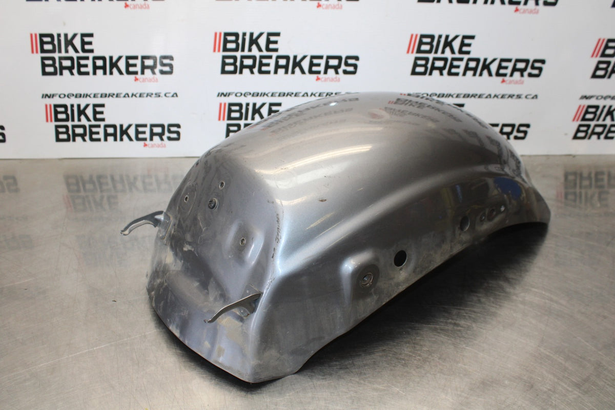 05 TRIUMPH ROCKET III REAR BACK WHEEL FENDER MUD GUARD BB186