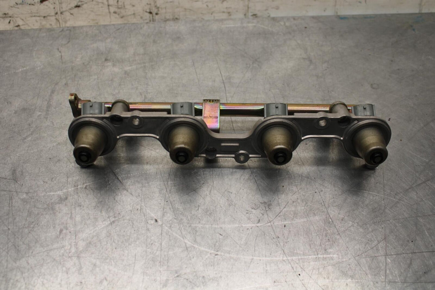 2006 Honda CBR600RR SECONDARY FUEL INJECTORS TOP AIRBOX GAS RAIL BB63