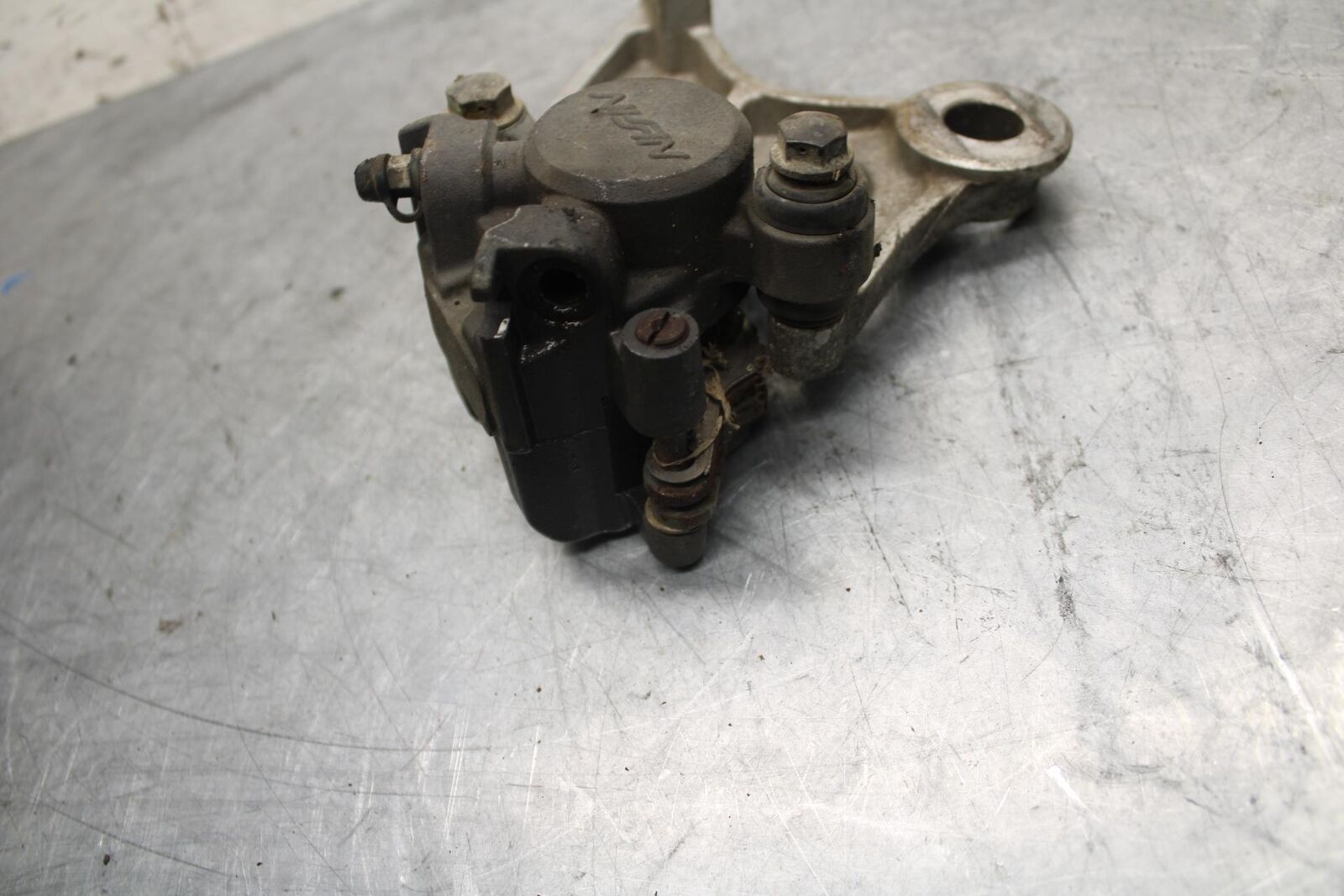 1992 Honda CBR600F2 REAR BACK BRAKE CALIPER W MOUNT BRACKET BB40 #B