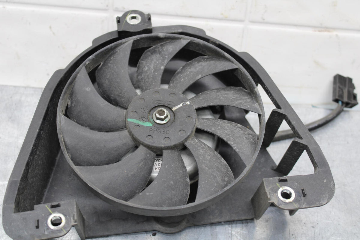 19-21 YAMAHA YZF R3 ENGINE RADIATOR COOLING FAN BB588