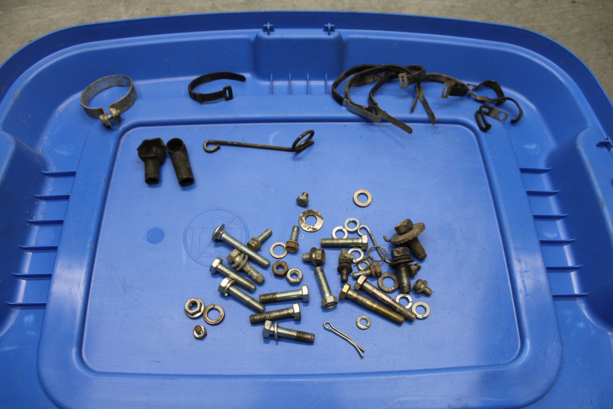 78 SUZUKI GS550E MOUNTING BOLTS HARDWARE MOTOR SCREWS BB133