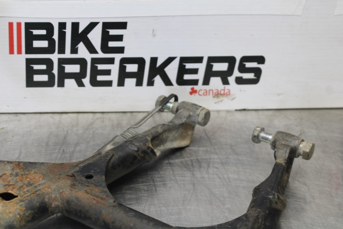 09 KAWASAKI CONCOURS 14 ZG1400B CENTER MAIN STAND BB875