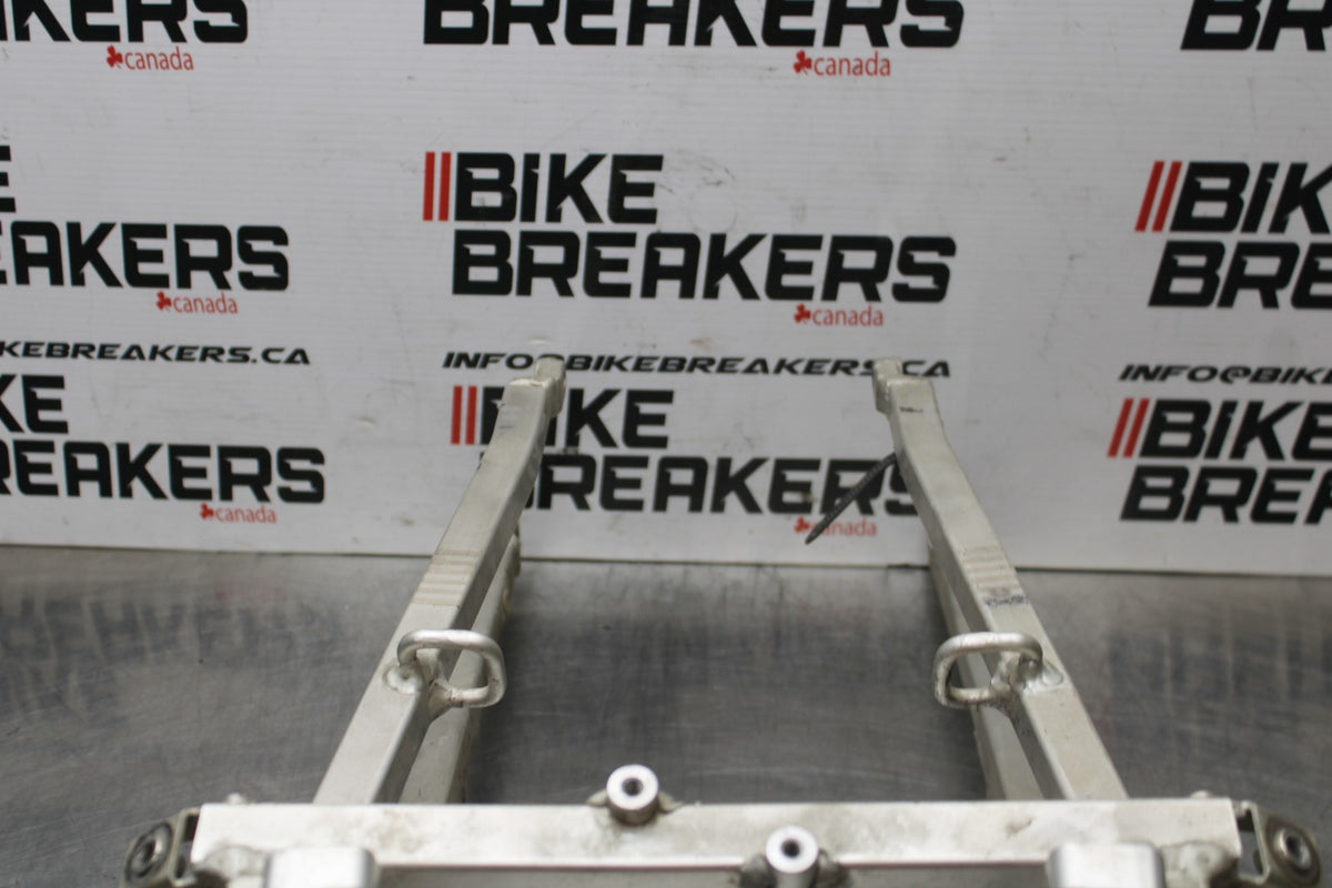 00 SUZUKI GSXR750 REAR SUBFRAME BACK SUB FRAME BB820