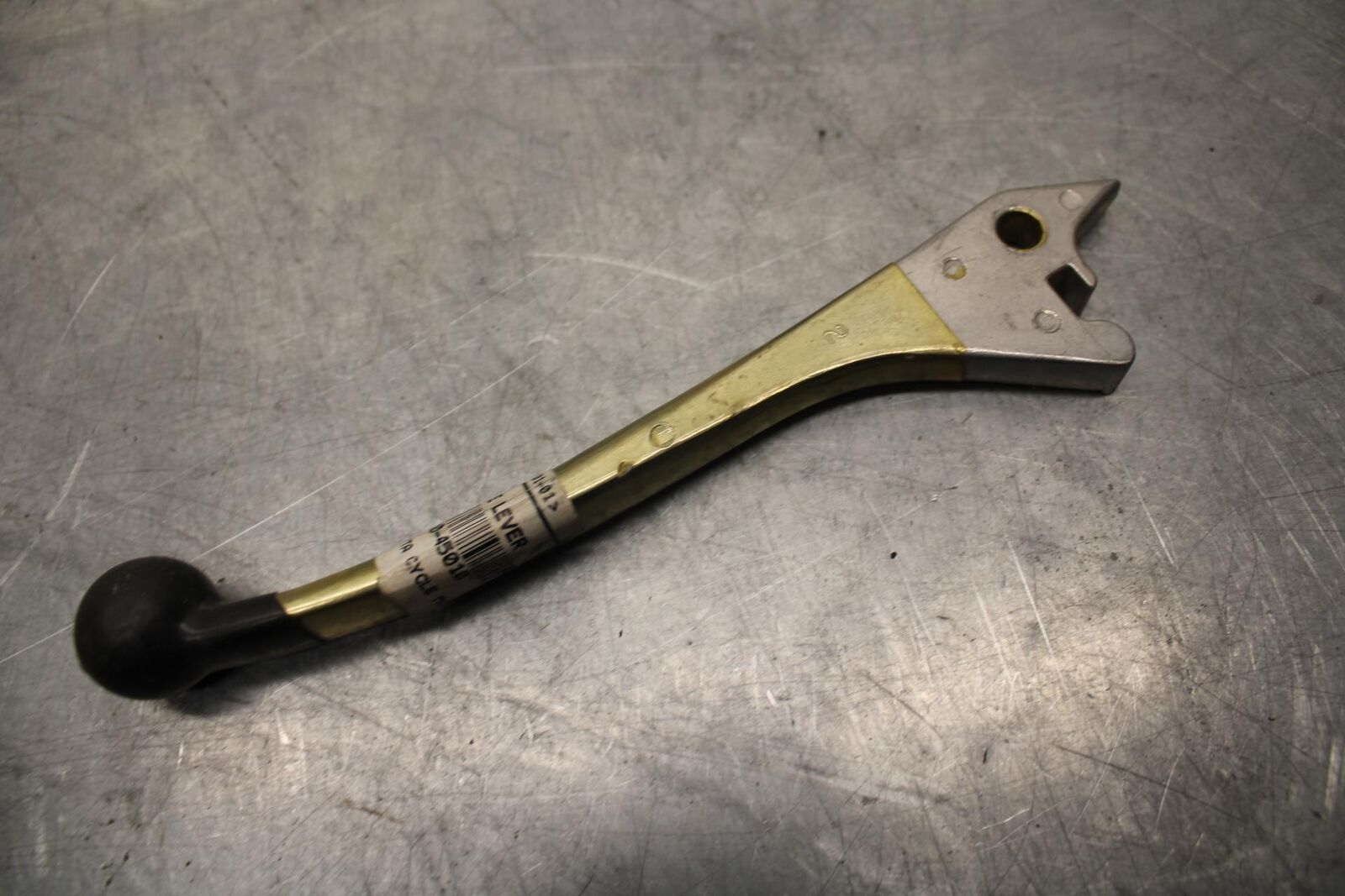 1975 Suzuki GT750  RIGHT CLIPON HANDLEBAR BRAKE LEVER 57420-45010 BB37