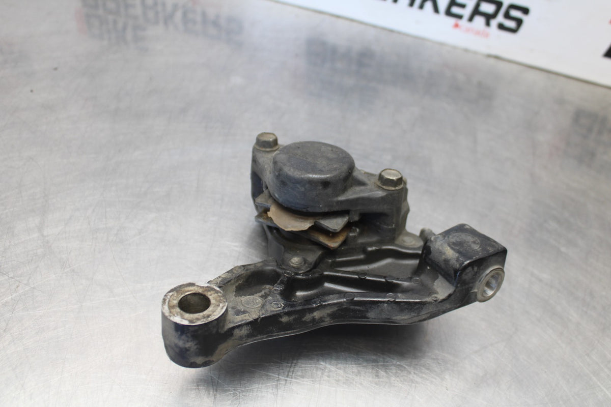 08 YAMAHA V STAR 1100 XVS1100AW CLASSIC REAR BRAKE CALIPER MOUNT BRACKET BB916