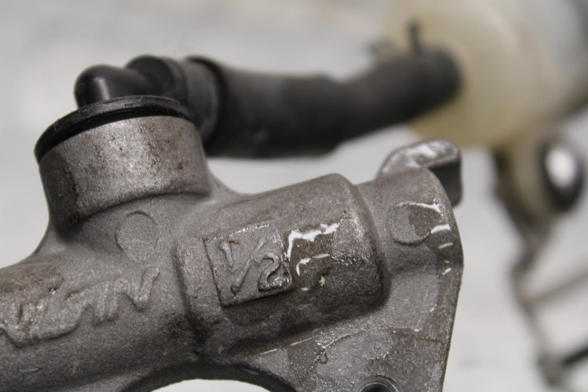 2006 Yamaha YZF R6 REAR BRAKE MASTER CYLINDER W RESERVOIR 2C0-2583V-00-00 BB560