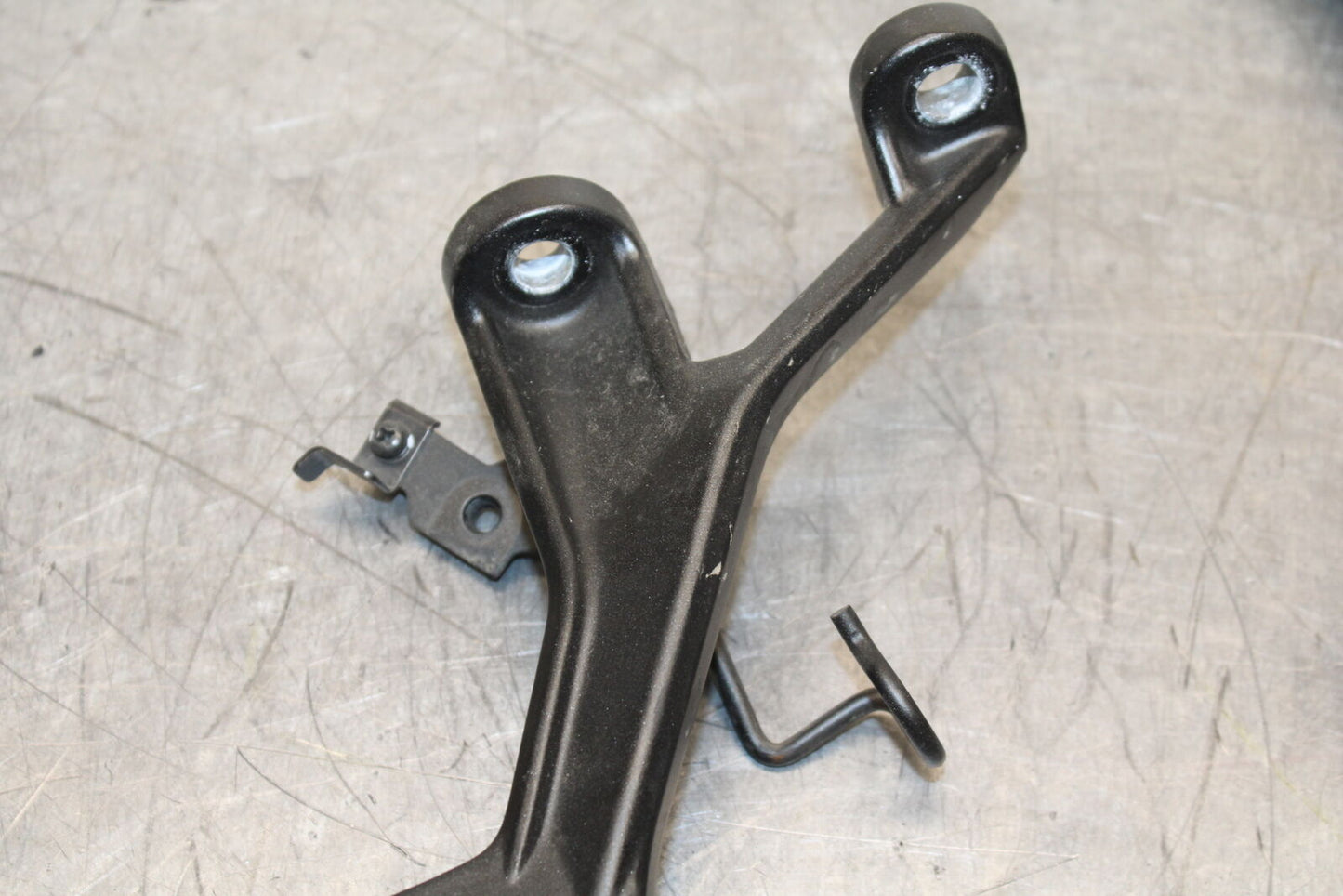 19-22 KAWASAKI Z400 REAR BACK PASSENGER PEG SET PAIR BB738