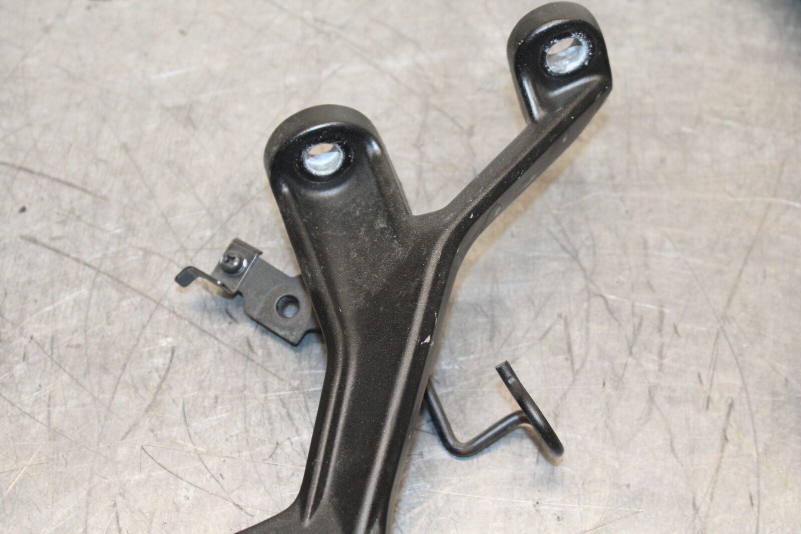 19-22 KAWASAKI Z400 REAR BACK PASSENGER PEG SET PAIR BB738