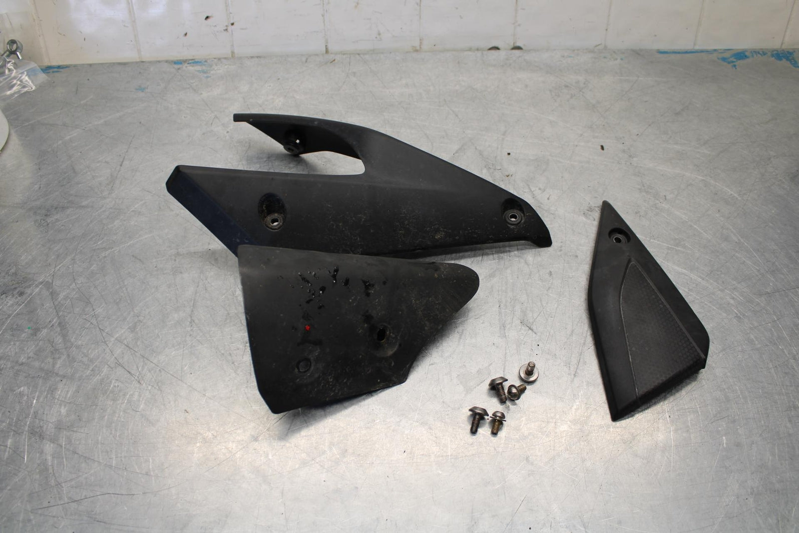 17-18 YAMAHA YZF R3 LEFT RIGHT MUFFLER EXHAUST PIPE COVERS HEAT SHIELDS  BB438