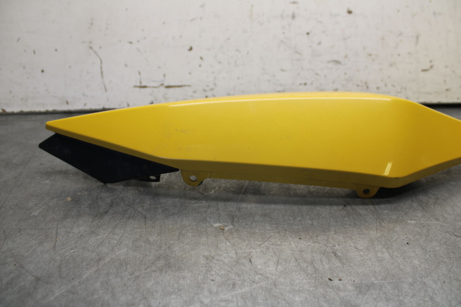 09-15 YAMAHA FZ6R RIGHT REAR BACK TAIL FAIRING COWL SHROUD  BB686