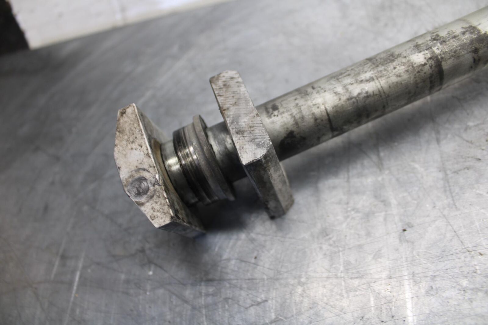 1998 Suzuki TL1000S REAR AXLE BACK WHEEL RIM PIVOT BOLT AXEL BB508