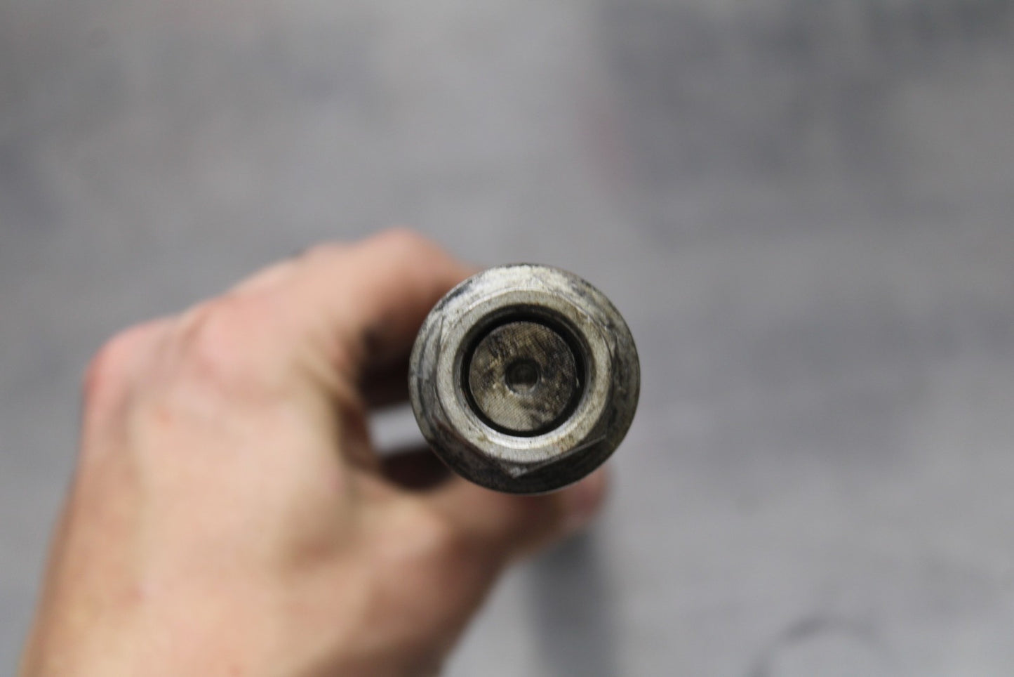 03-08 KAWASAKI VULCAN 1600 FRONT WHEEL RIM AXLE PIVOT BOLT BB196