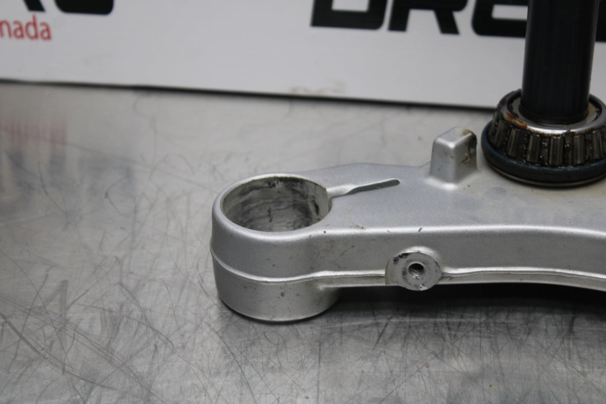 08 MOTO GUZZI BREVA 750 FRONT FORKS CLAMP LOWER TRIPLE TREE STEM BB154