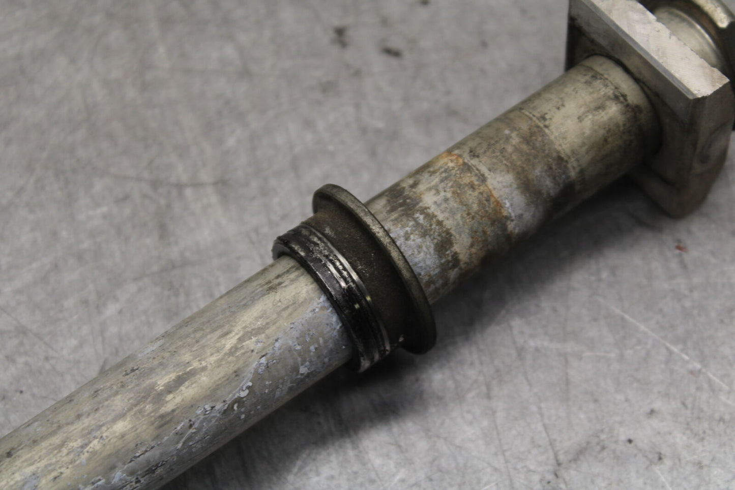 13-18 KAWASAKI NINJA ZX6R REAR AXLE BACK RIM PIVOT BOLT AXEL 41068-0613 BB666