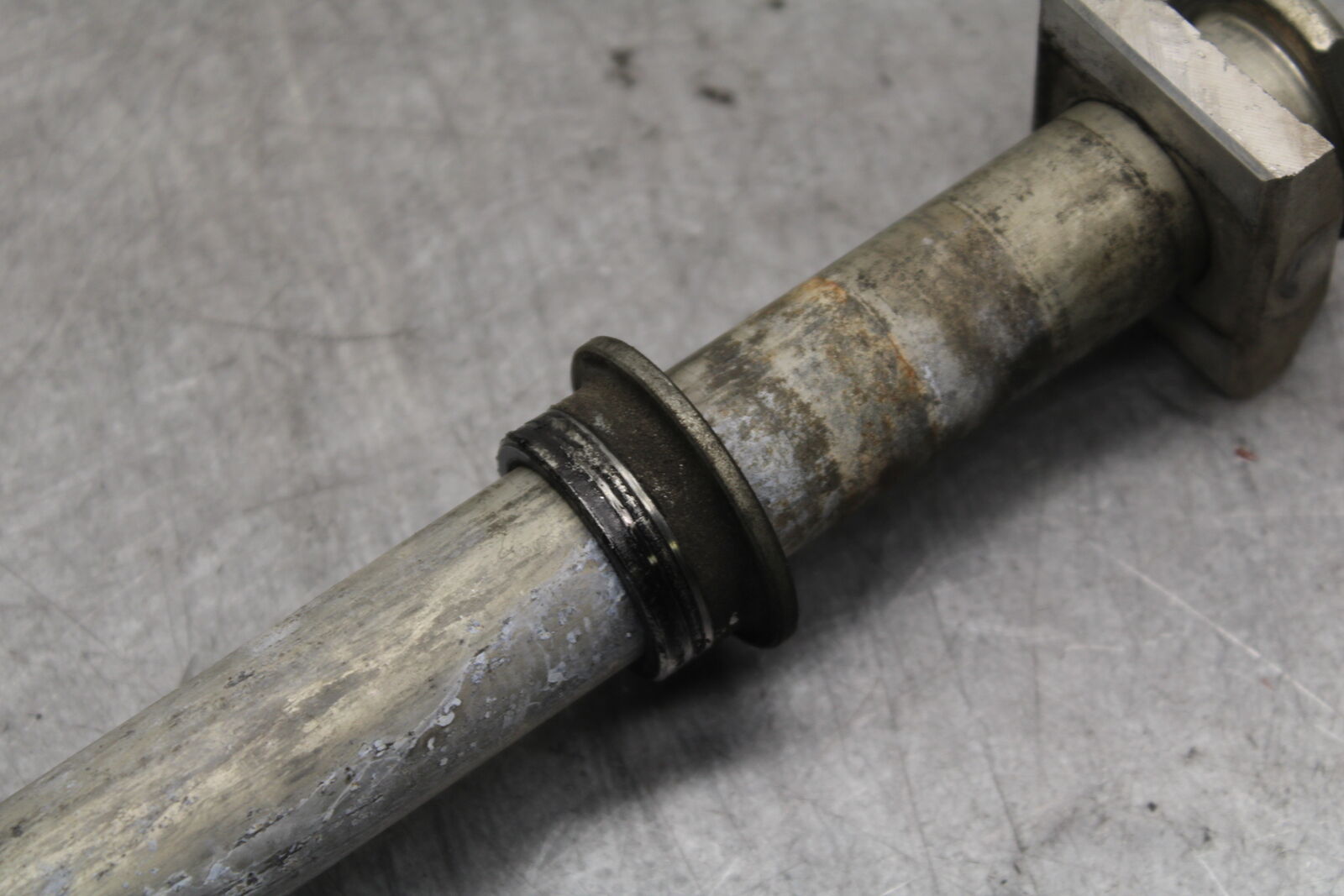 13-18 KAWASAKI NINJA ZX6R REAR AXLE BACK RIM PIVOT BOLT AXEL 41068-0613 BB666