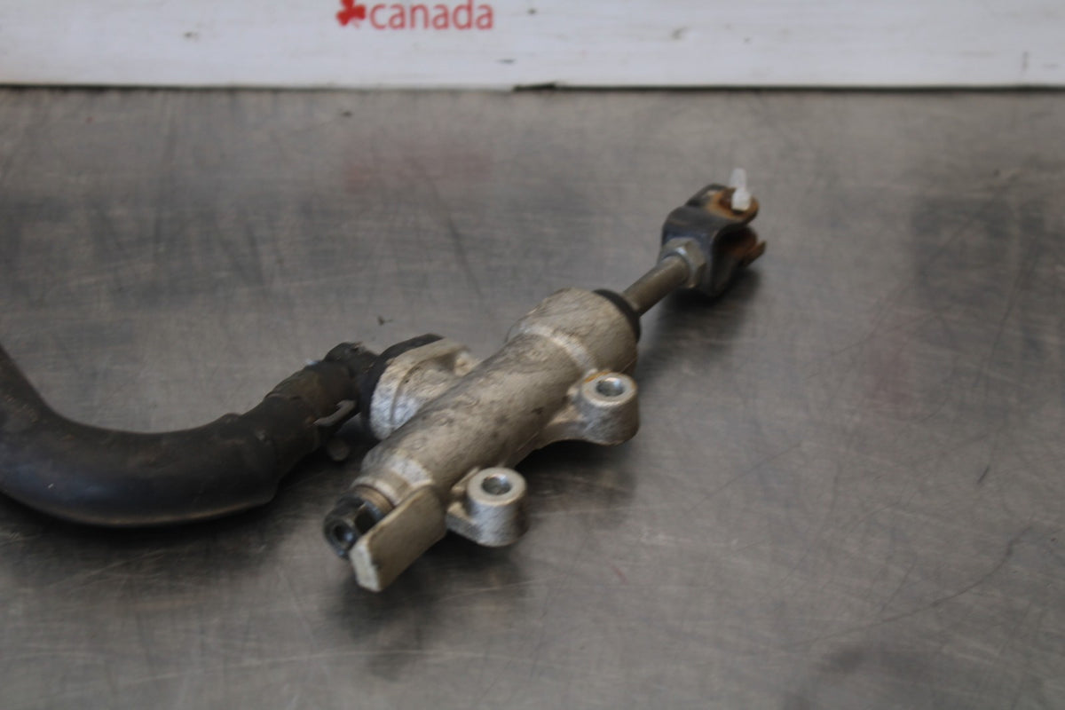 06-07 HONDA INTERCEPTOR 800 VFR800 REAR BRAKE MASTER CYLINDER W RESERVOIR BB917