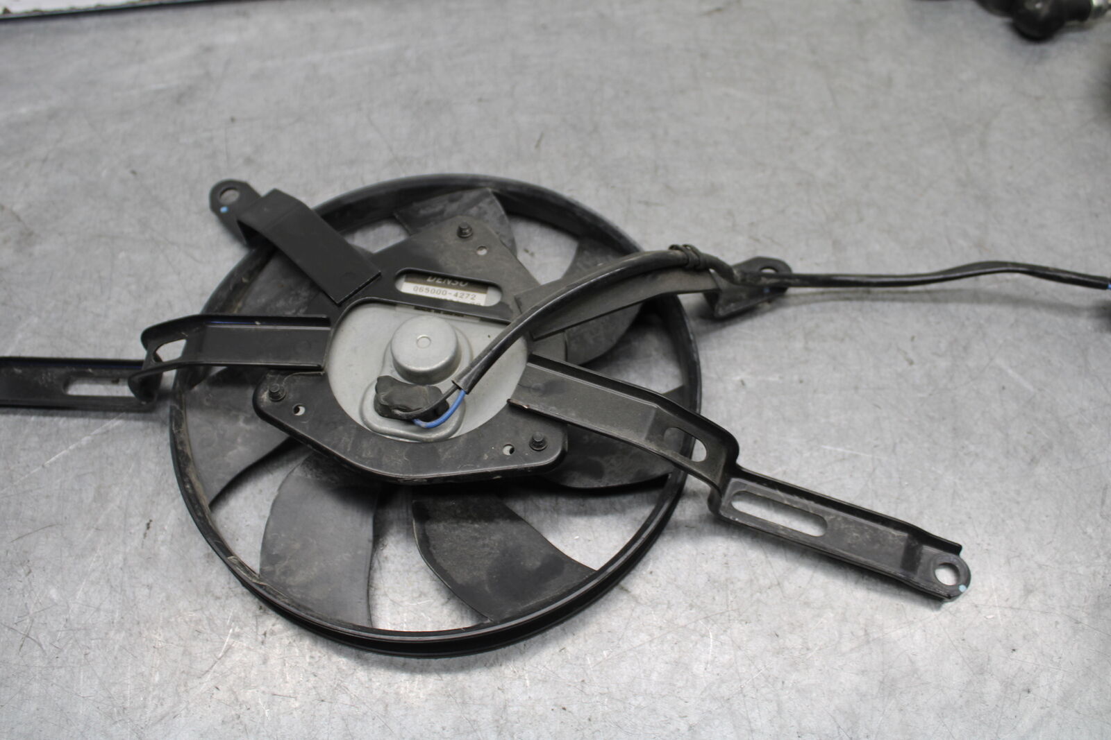 16-21 YAMAHA XSR900 ENGINE RADIATOR COOLING FAN BB664