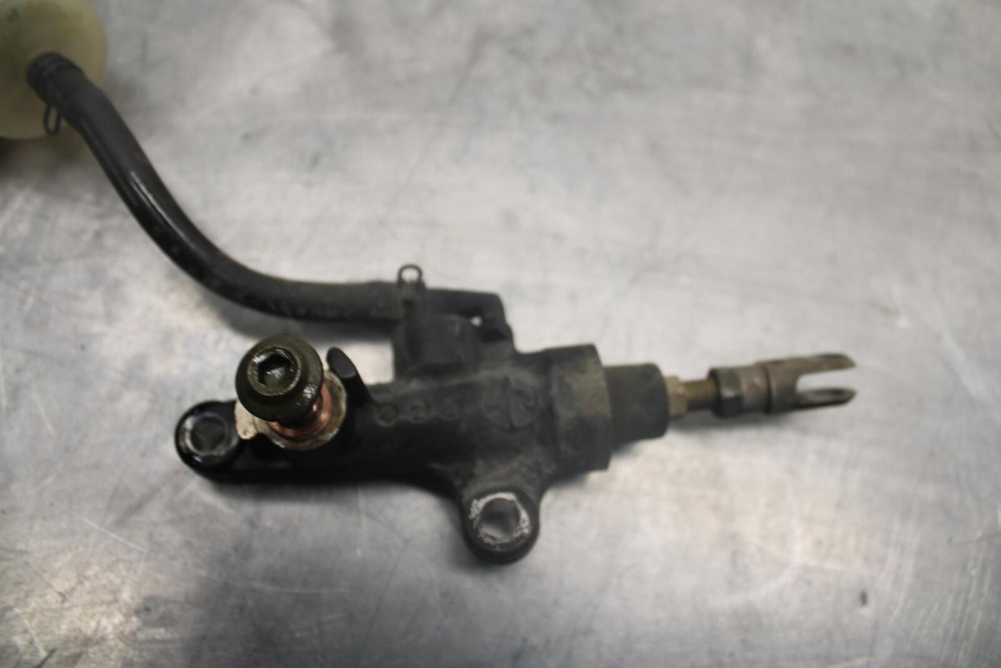 05 YAMAHA YZF R6S REAR BREMBO  BRAKE MASTER CYLINDER W RESERVOIR BB462
