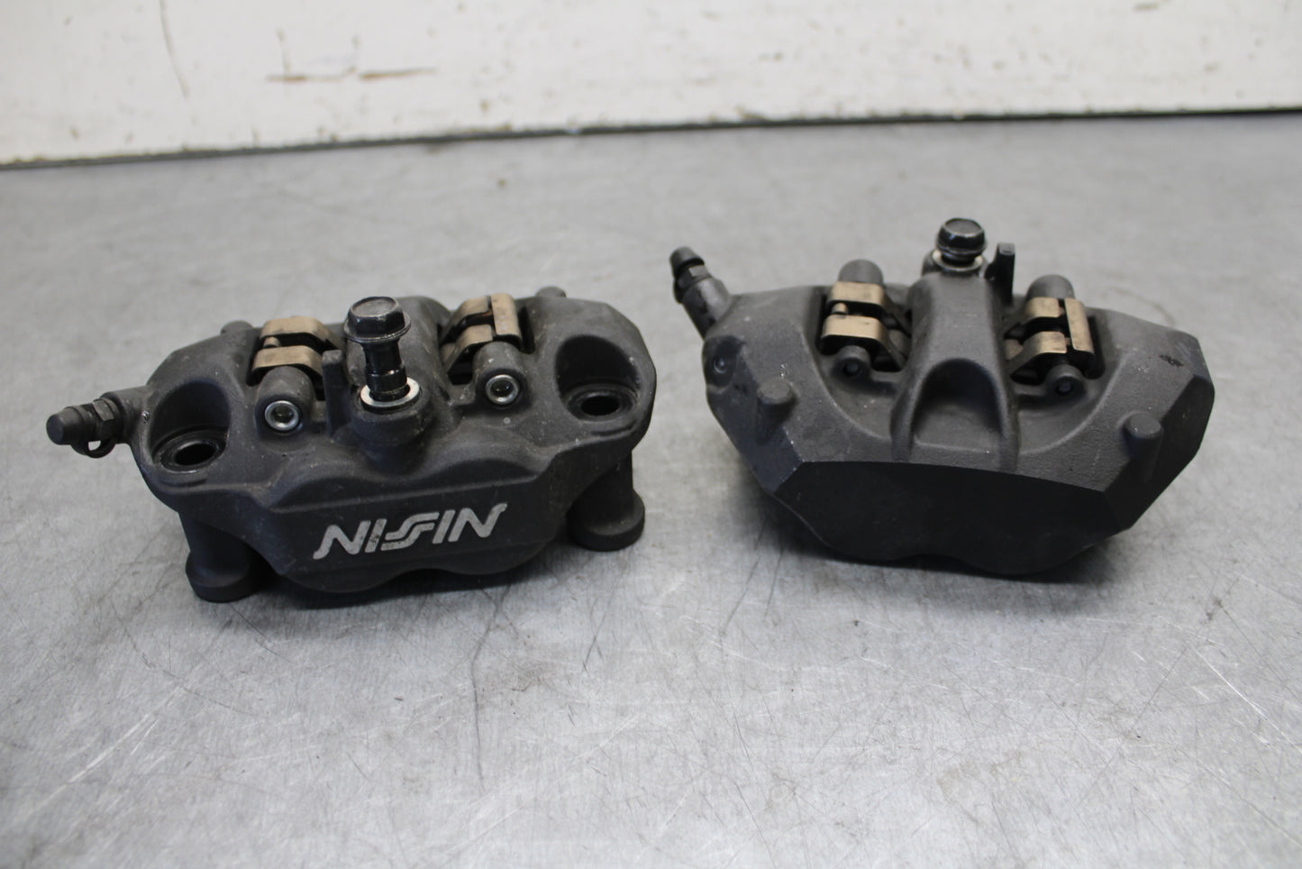 13-18 KAWASAKI NINJA ZX6R RIGHT LEFT FRONT BRAKE CALIPER SET PAIR CALIPERS BB682