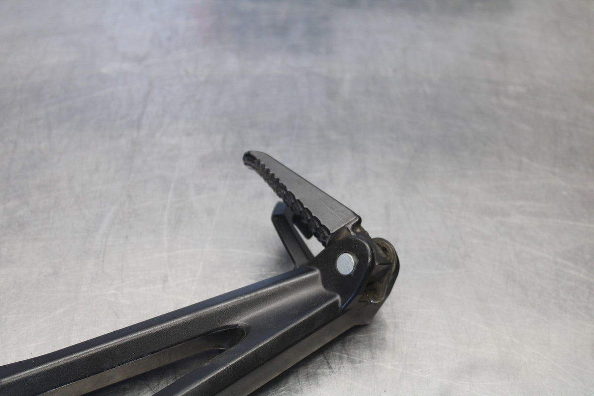 18 SUZUKI GSXR750 LEFT REAR BACK PASSENGER PEG BB891
