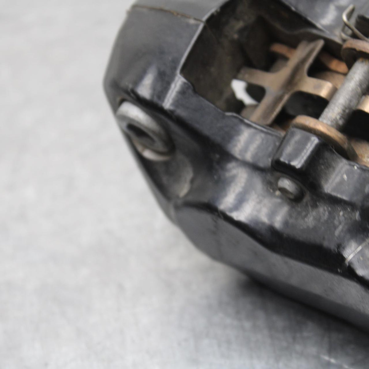 18 KTM RC 390 FRONT BRAKE CALIPER BB648