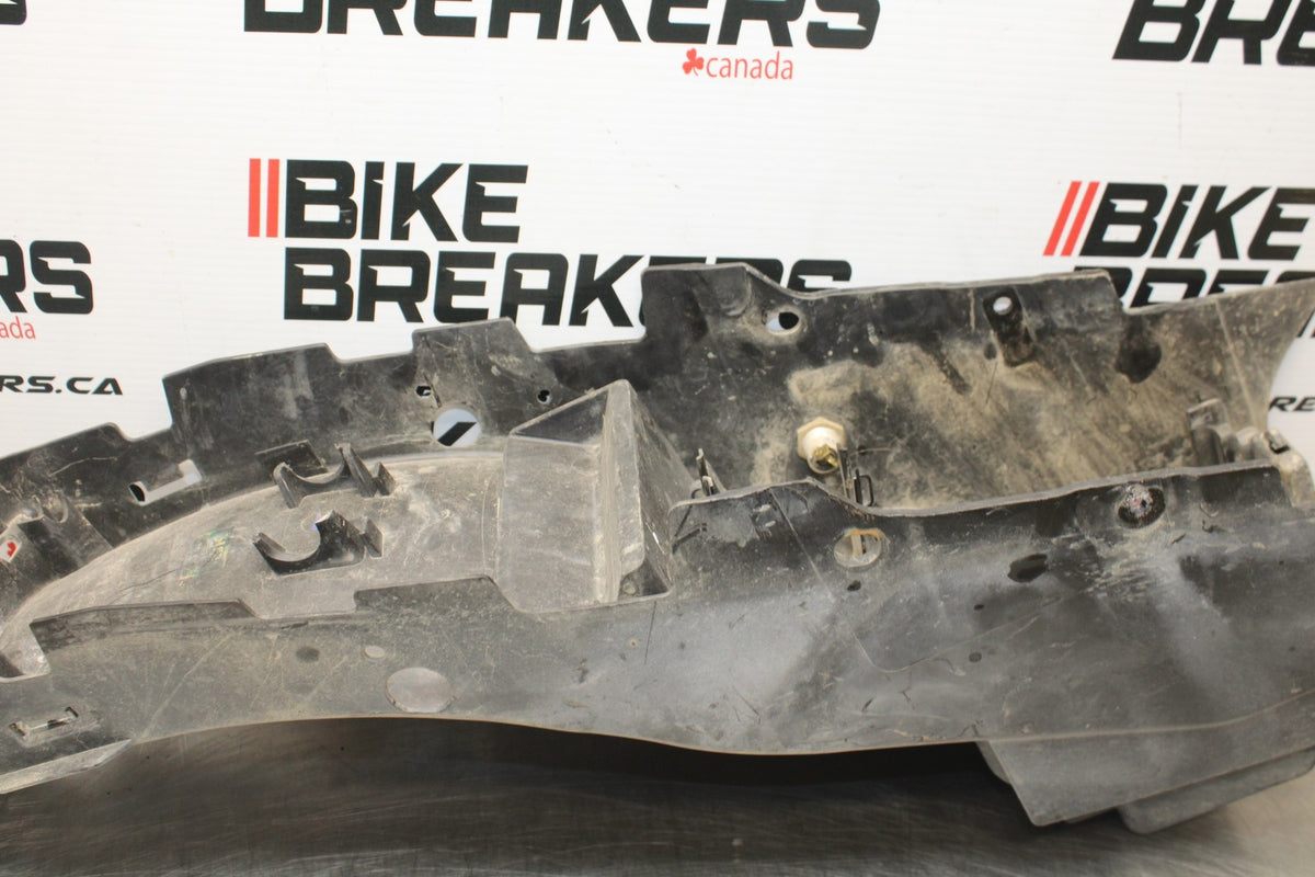 15 TRIUMPH TIGER 800 REAR BACK TAIL UNDERTAIL BATTERY TRAY PLASTIC BB873