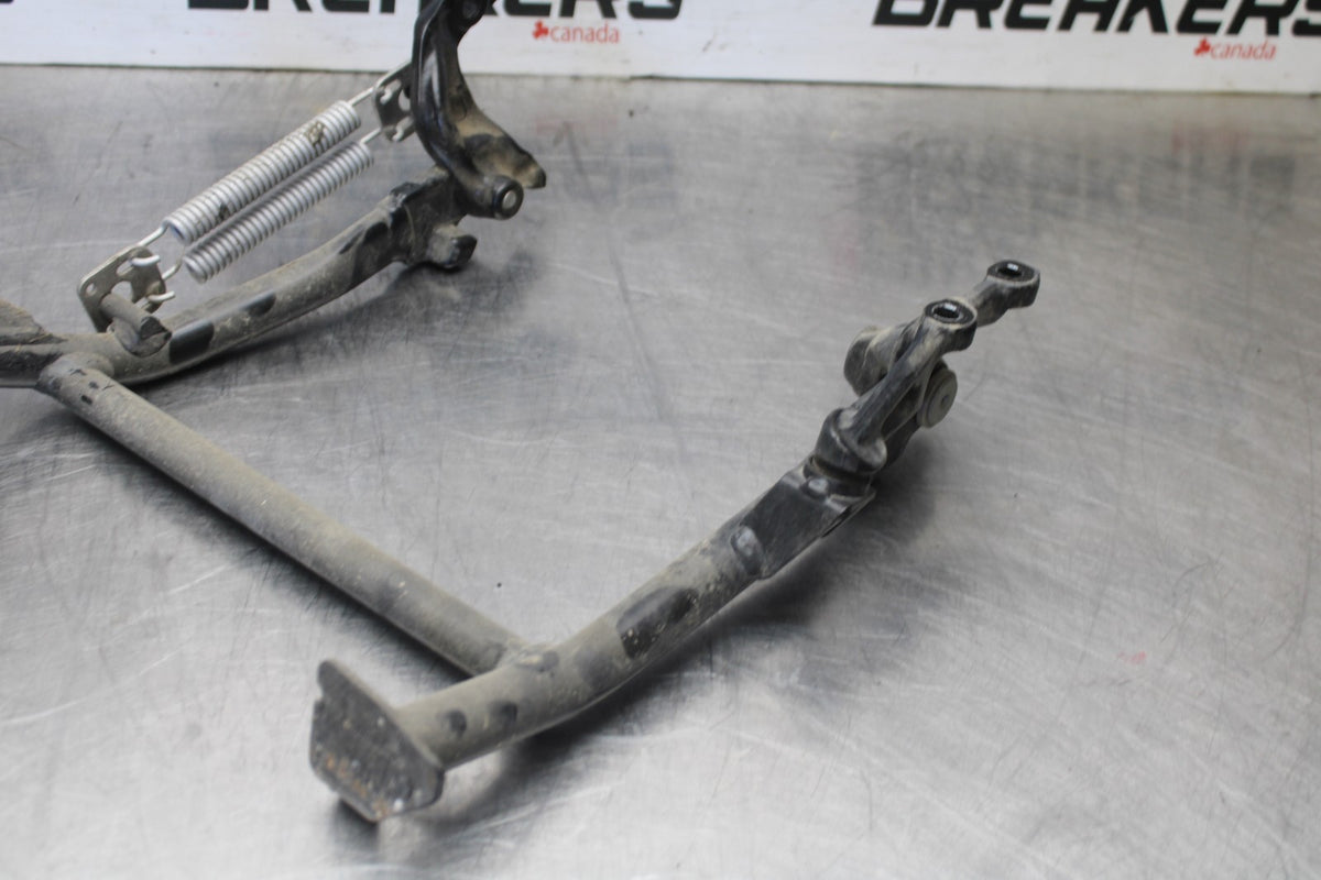 20-23 BMW F900R CENTER MAIN STAND BB923