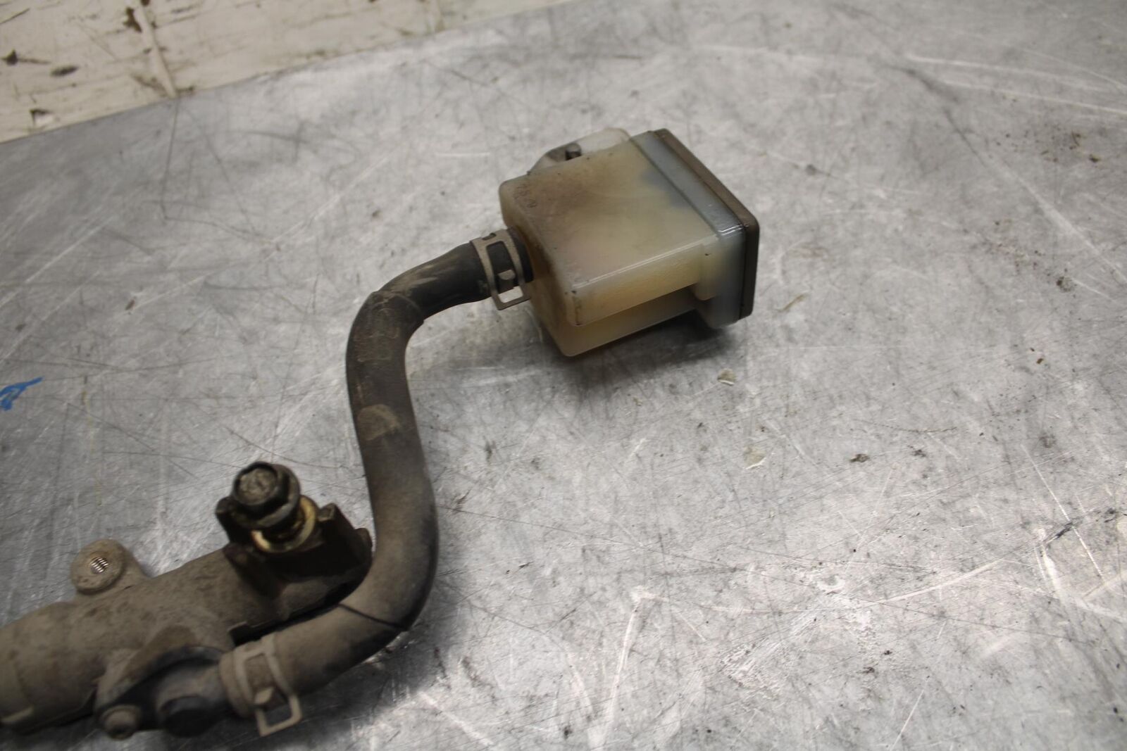 1998 Suzuki TL1000S REAR BACK BRAKE MASTER CYLINDER W RESERVOIR BB508