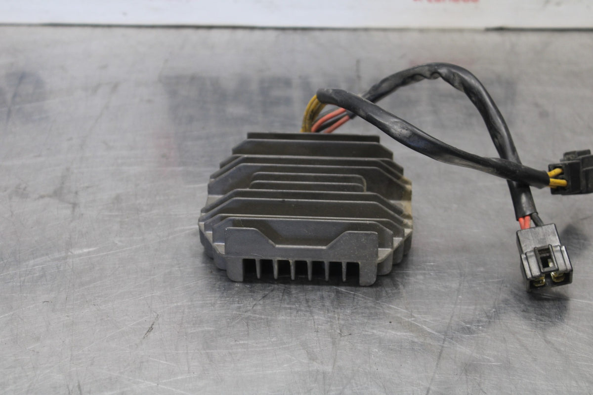 05-08 TRIUMPH SPEED TRIPLE 1050 RECTIFIER VOLTAGE REGULATOR BB933