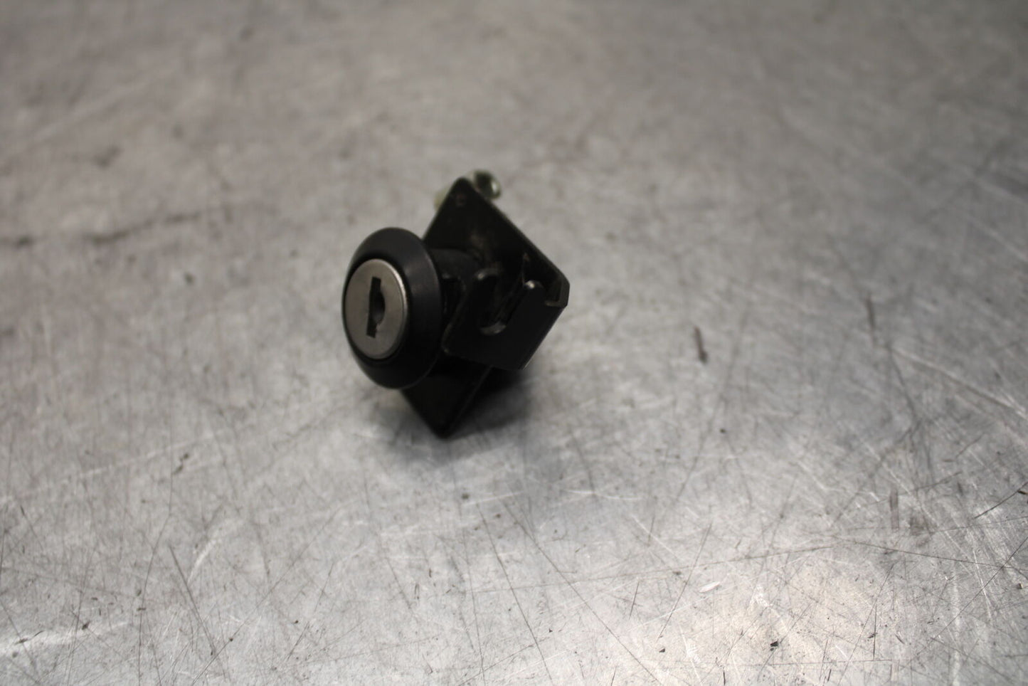 16 KAWASAKI NINJA ZX10R IGNITION LOCK  AND SEAT LOCK BB650