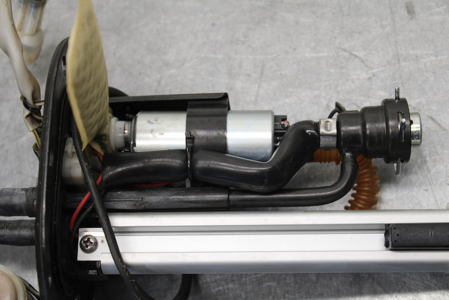 16-24 KTM 390 RC FUEL PUMP GAS PETROL SENDER UNIT BB648