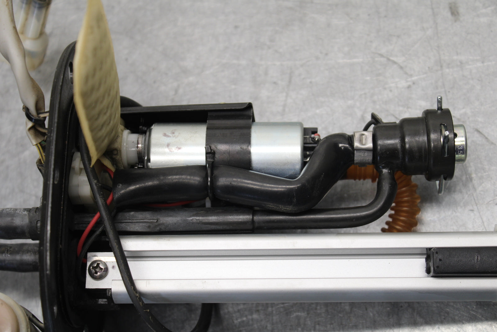 16-24 KTM 390 RC FUEL PUMP GAS PETROL SENDER UNIT BB648