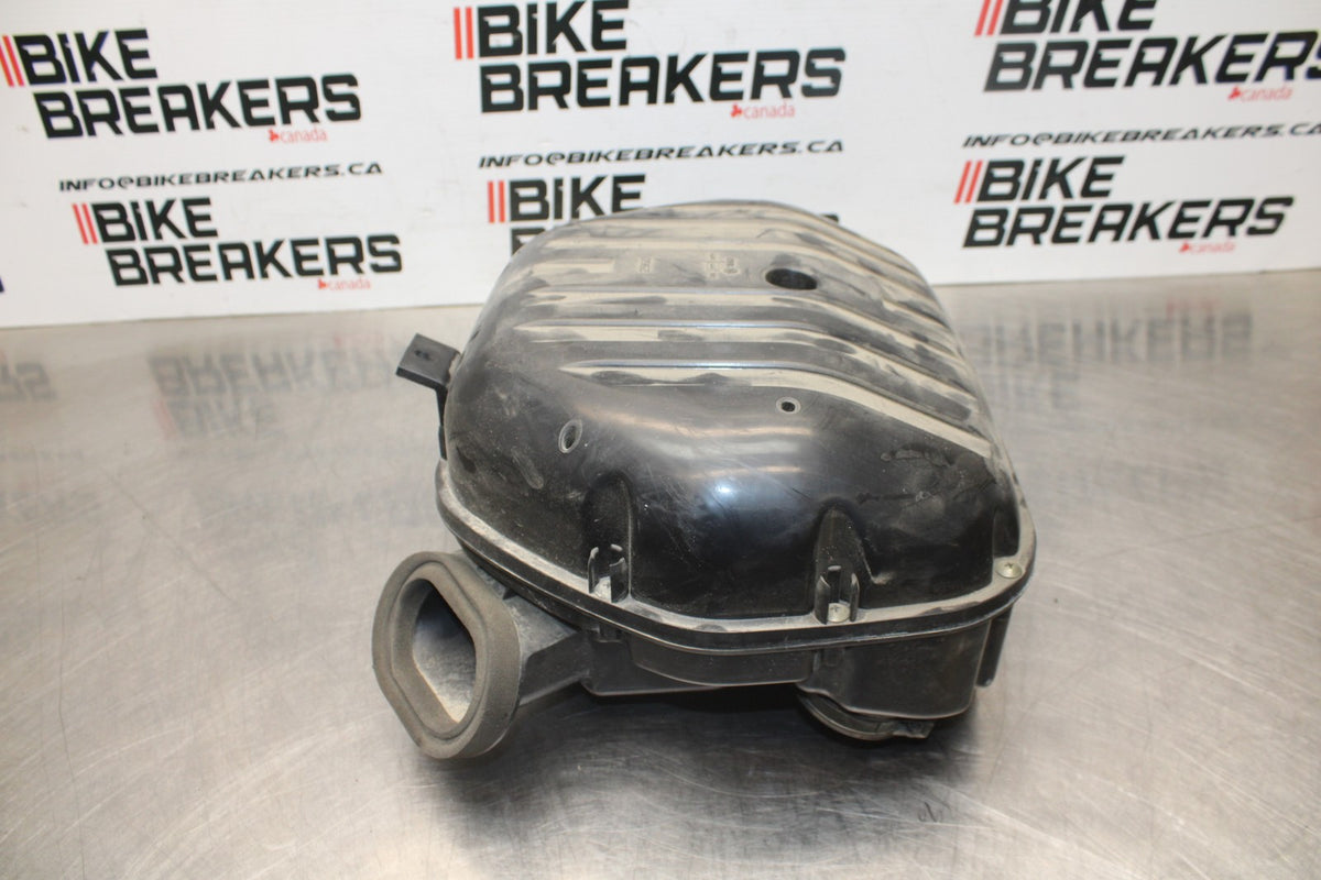 04-05 SUZUKI GSXR600 AIRBOX AIR INTAKE FILTER BOX BB792