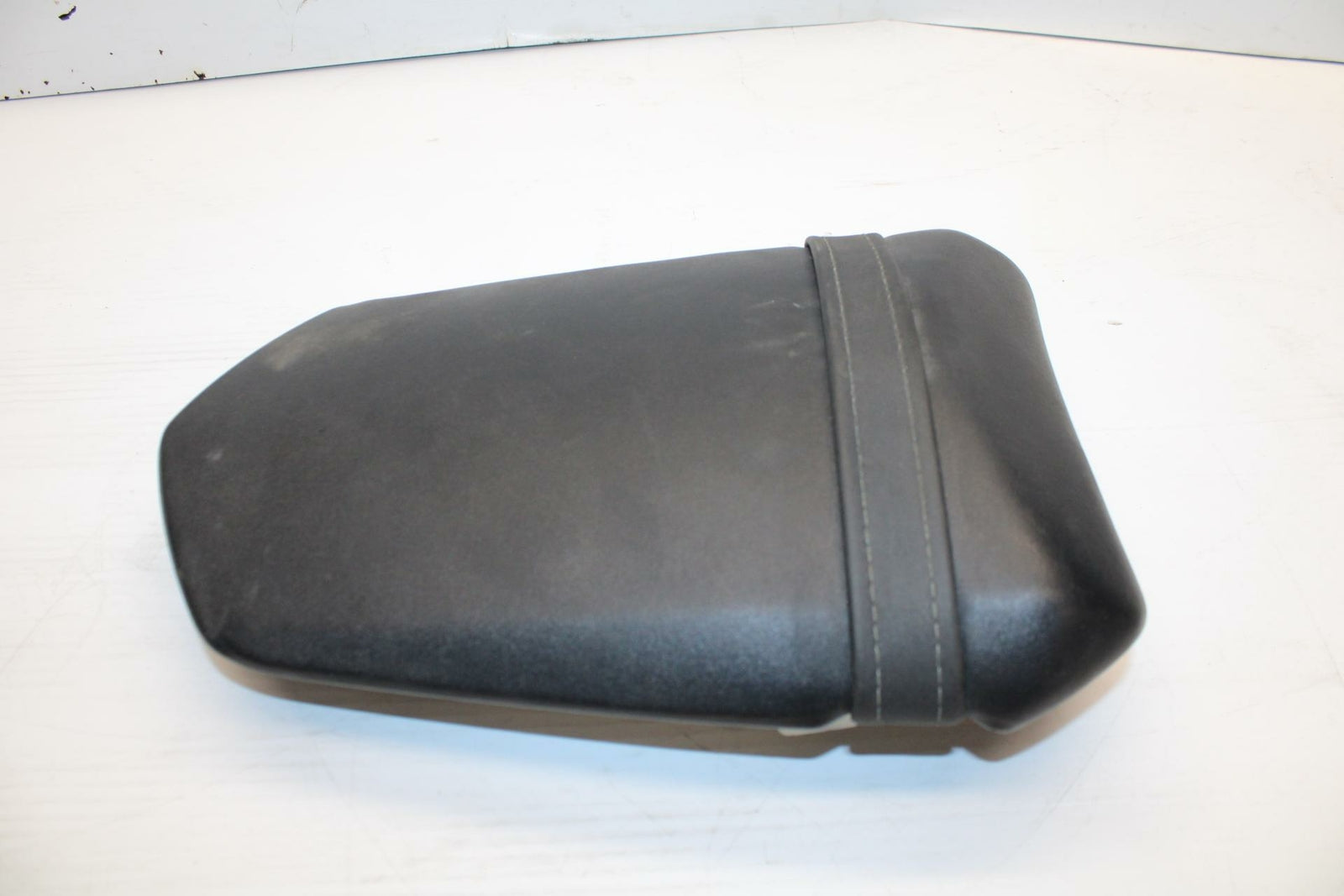 06 YAMAHA YZF R1 REAR BACK PASSENGER TANDEM SEAT PAD SADDLE PILLION BB282