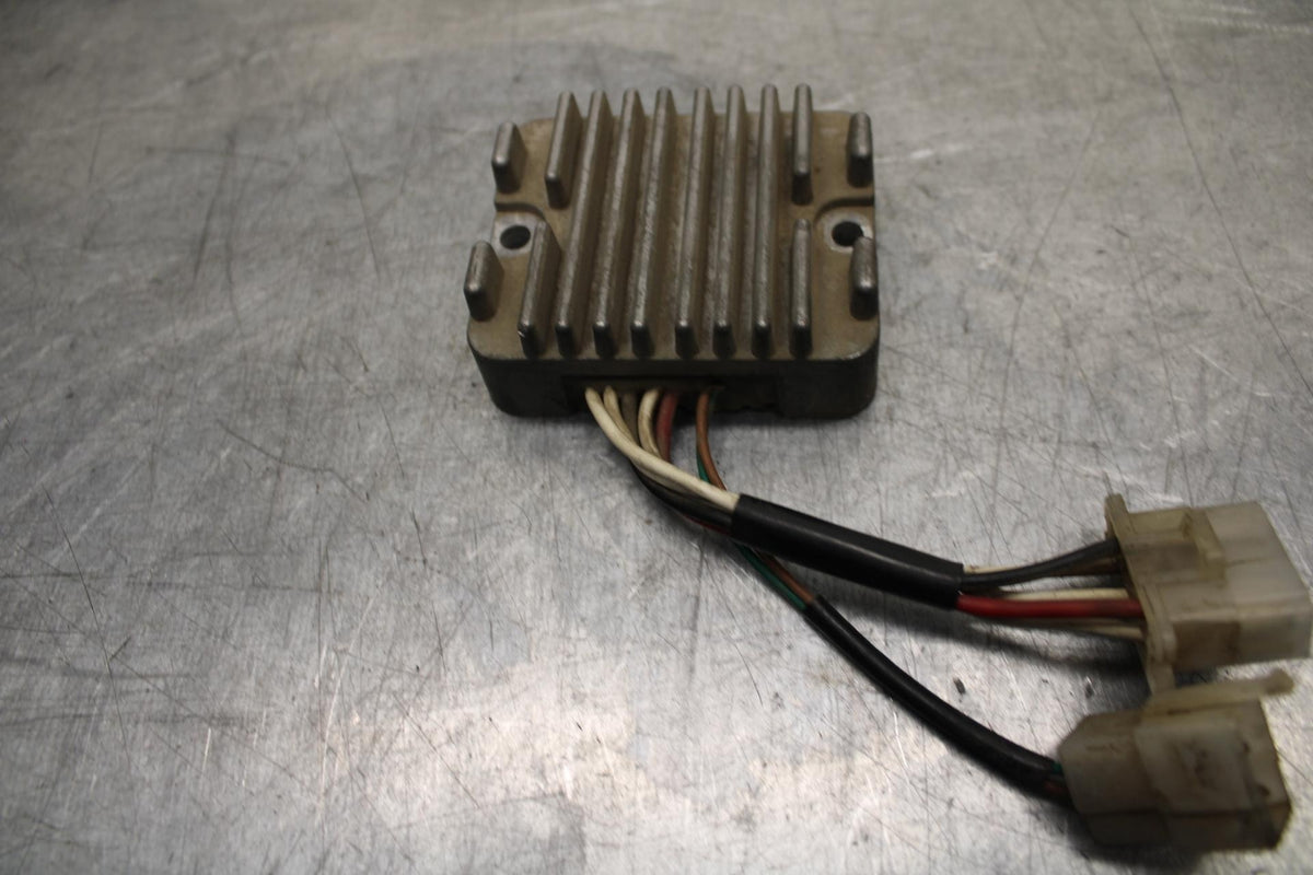 1979 Yamaha XS1100 RECTIFIER VOLTAGE REGULATOR 1T4-81960-A0-00 BB572