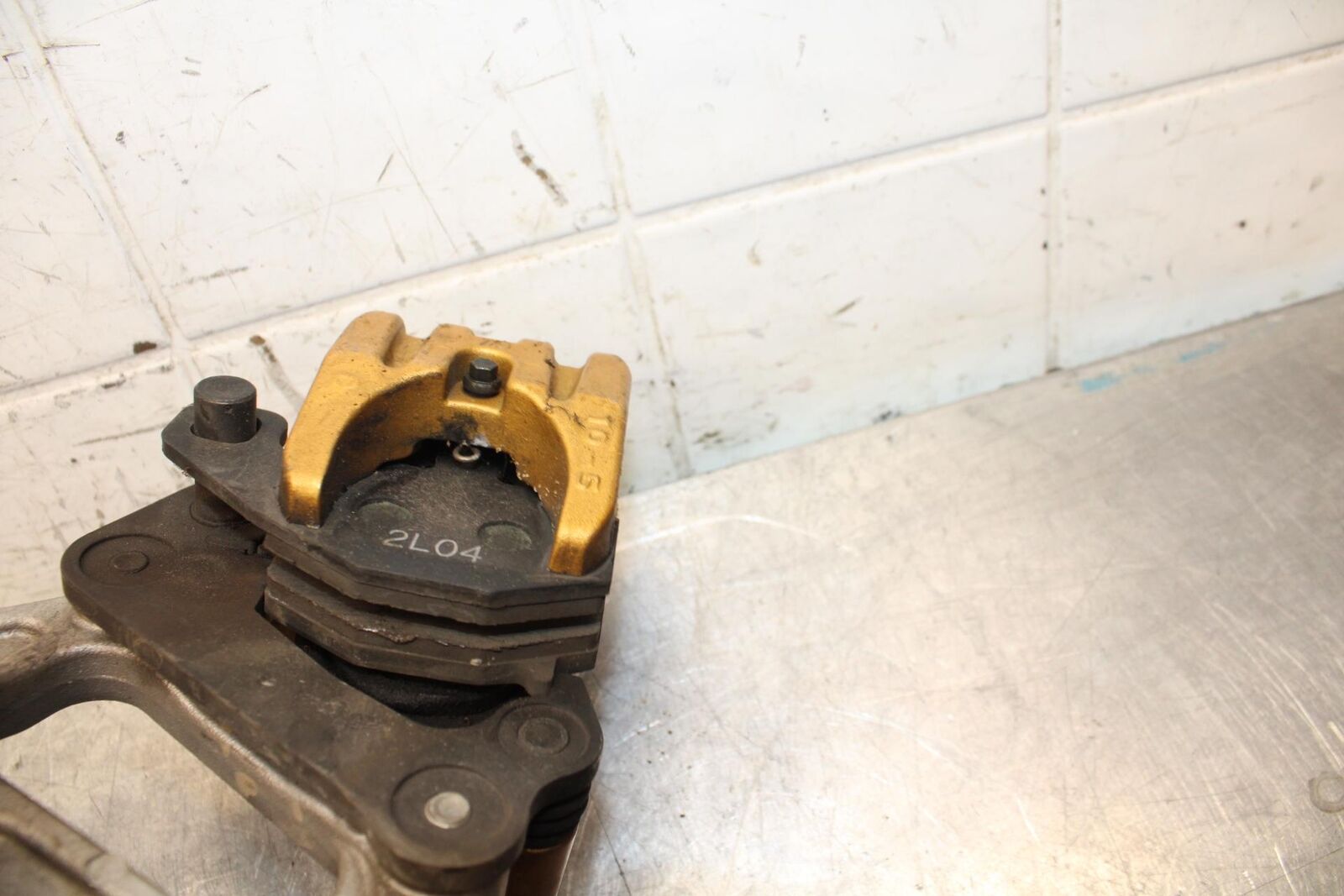 2003 Kawasaki Ninja ZX6RR ZX600K REAR BACK BRAKE CALIPER W MOUNT BRACKET BB66