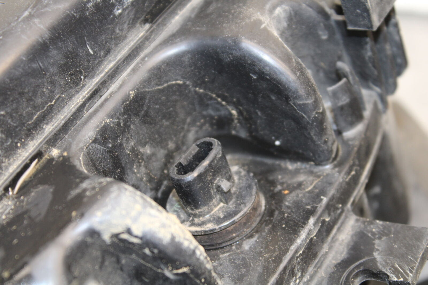 06-07 SUZUKI GSXR750 AIRBOX AIR INTAKE FILTER BOX 13700-02H03 BB670