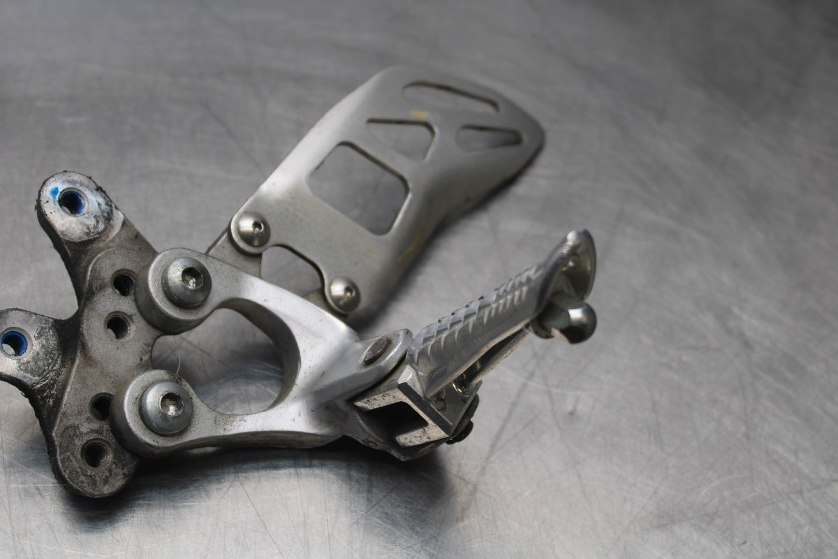 11-26 SUZUKI GSXR750 LEFT REARSET REAR SET DRIVER FOOT PEG REST STOP BB900