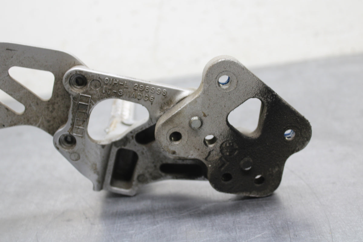 09 SUZUKI GSXR600 LEFT REARSET REAR SET DRIVER FOOT PEG REST STOP BB759