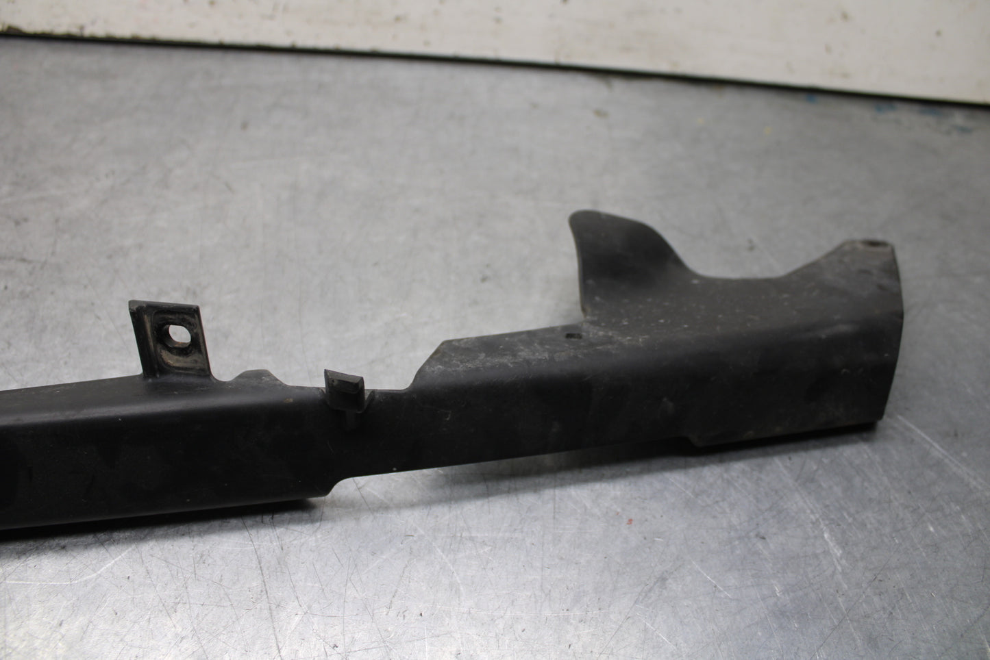 16 KAWASAKI NINJA ZX10R REAR BACK DRIVE CHAIN GUARD SHIELD 36014-0062  BB650