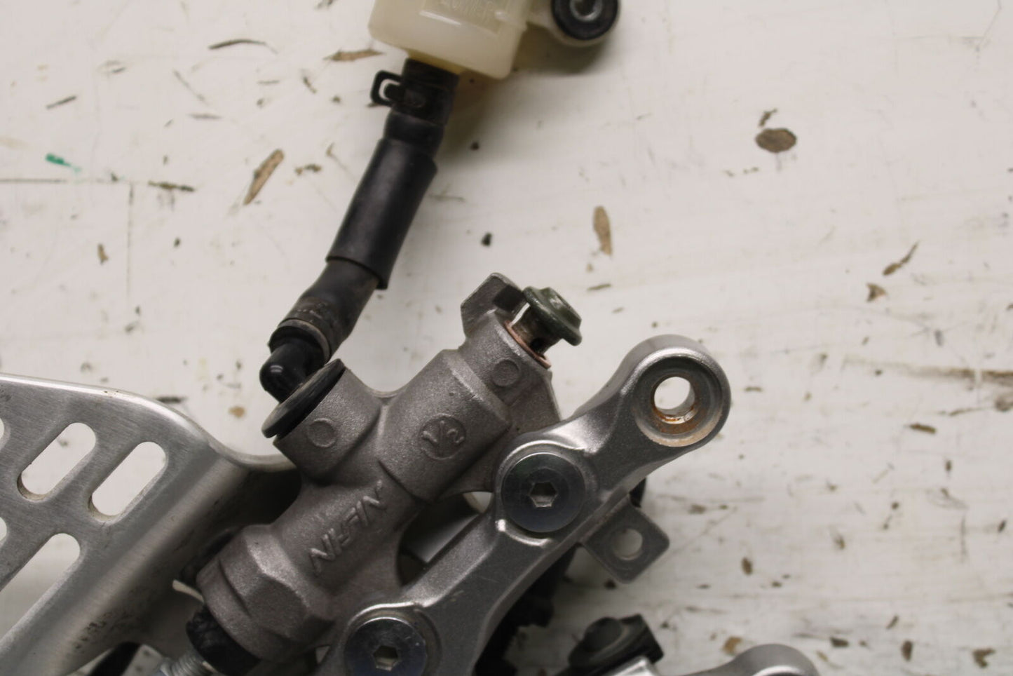 06-07 YAMAHA YZF R6 RIGHT REARSET REAR SET DRIVER FOOT PEG REST STOP BB742