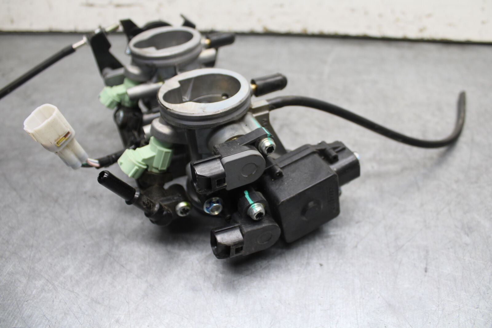 18-24 KAWASAKI NINJA 650 MAIN FUEL INJECTORS / THROTTLE BODIES BB725