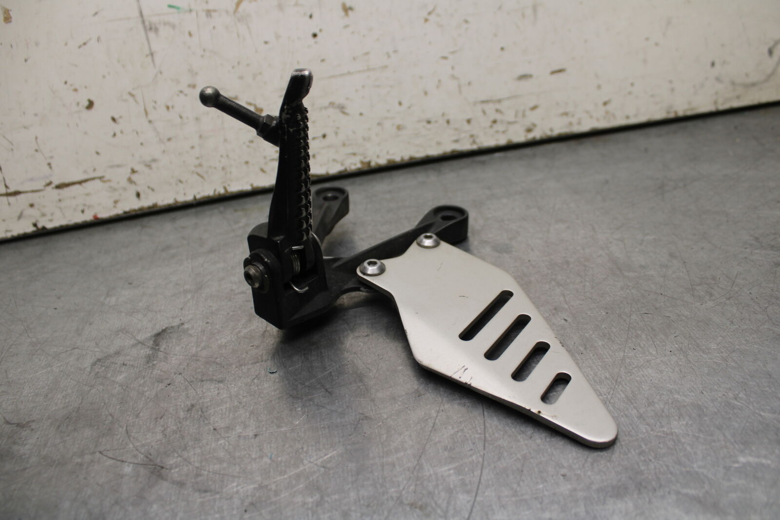 13-17 KAWASAKI NINJA ZX6R ZX636E LEFT REARSET REAR SET DRIVER FOOT PEG BB735