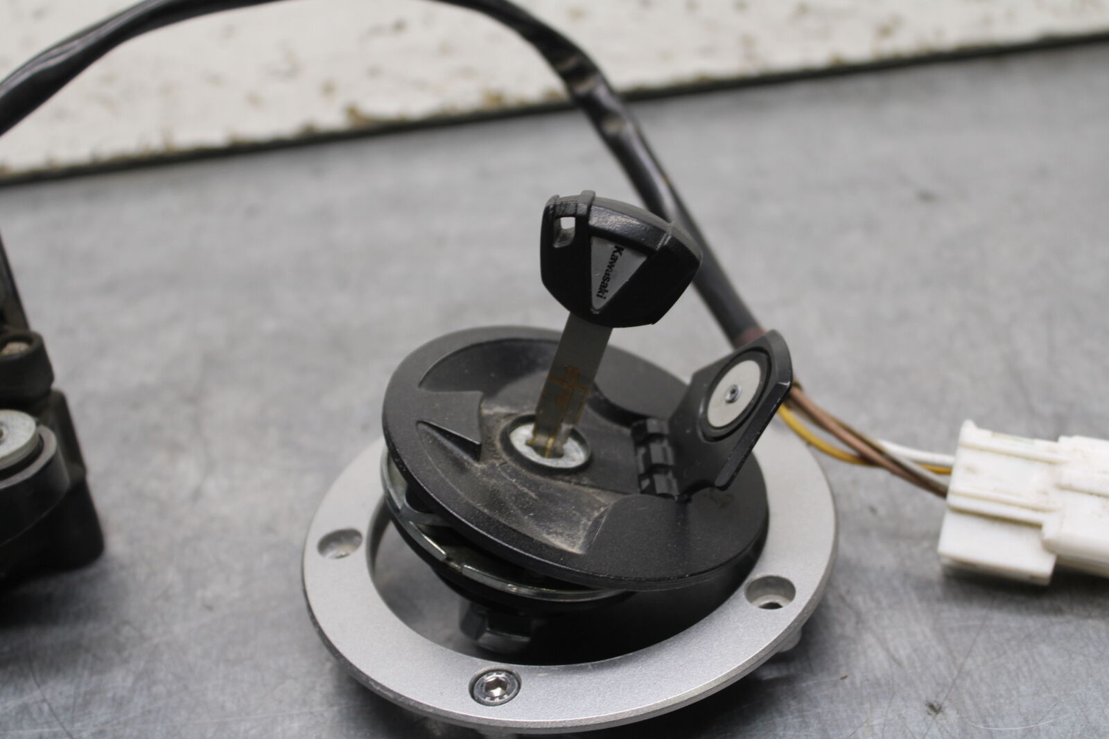 12-13 KAWASAKI Z1000 IGNITION LOCK KEY SET W/ GAS CAP AND SEAT LOCK BB743