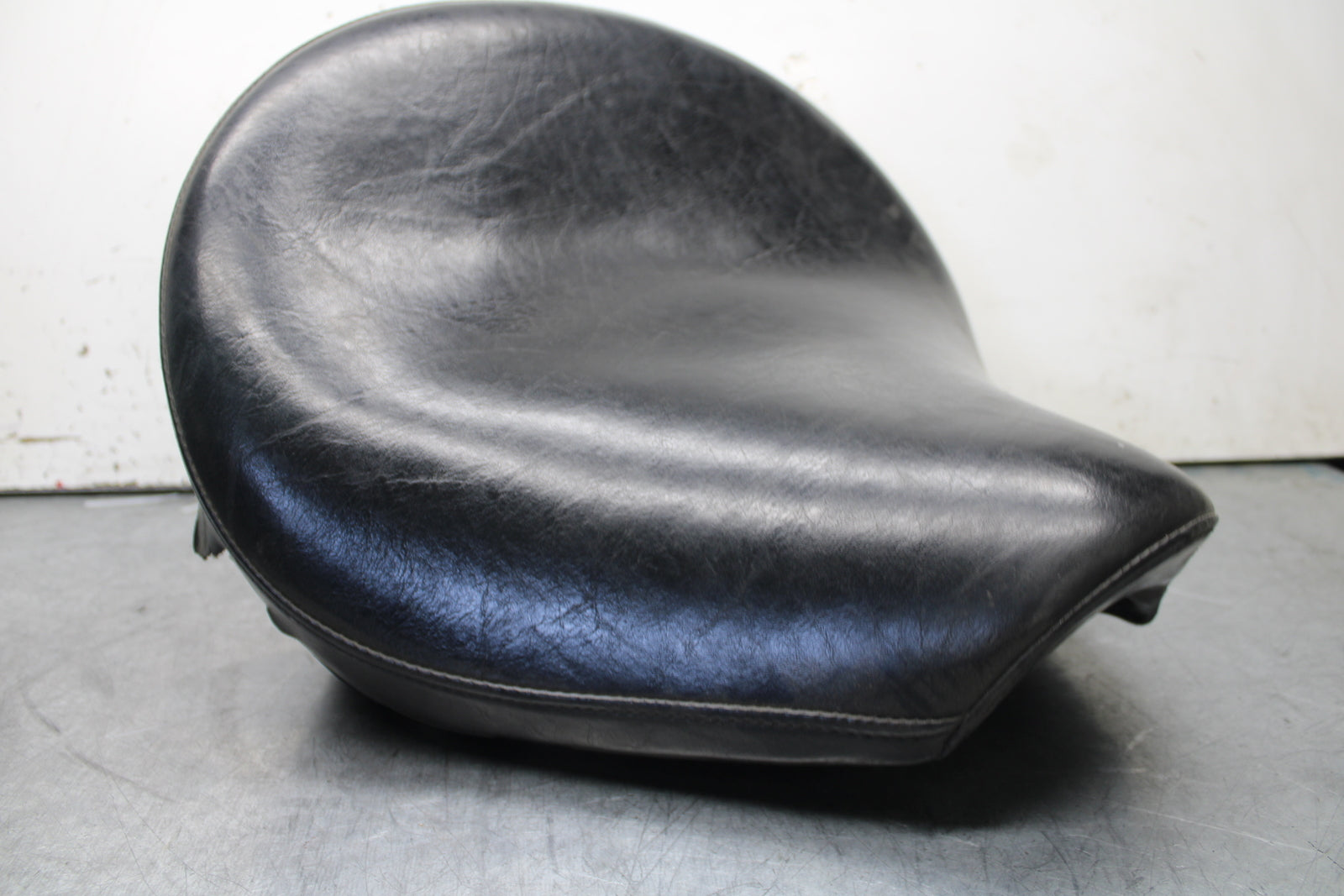 99-00 YAMAHA V STAR 1100 FRONT DRIVERS SEAT BB711