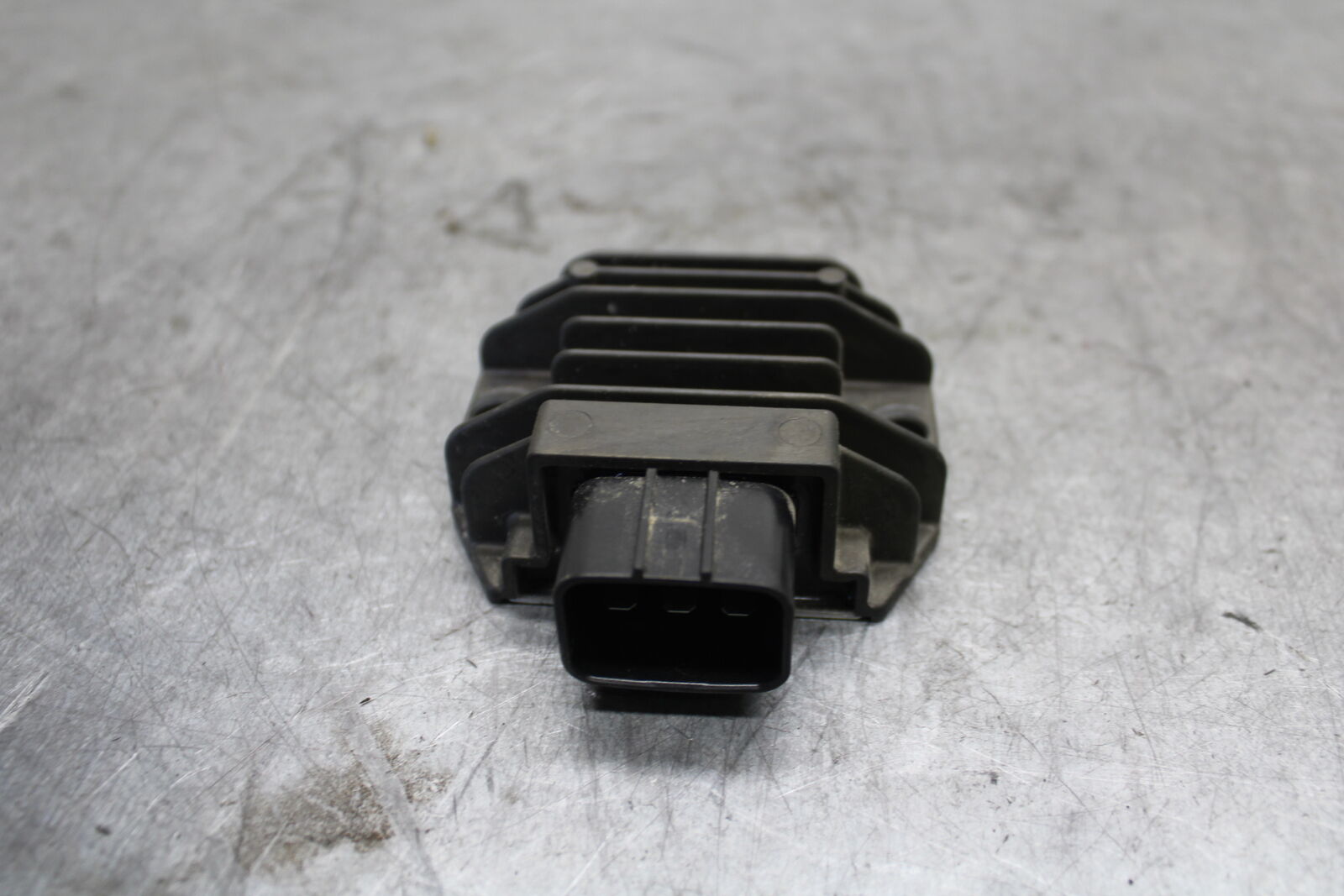 22-24 YAMAHA XSR900 RECTIFIER VOLTAGE REGULATOR  BB683